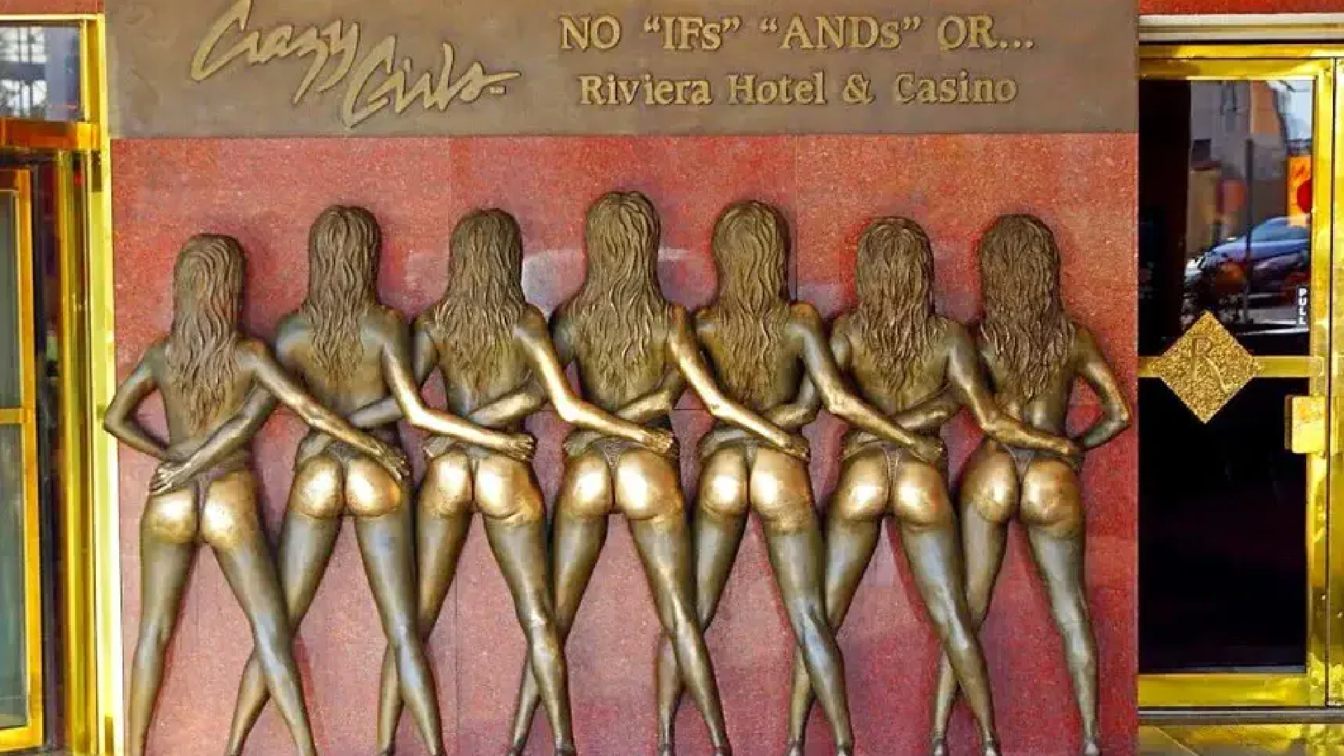 Crazy Girls Statue Moving Its Butts to Circa Las Vegas